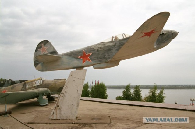 20 самых интересных авиапамятников