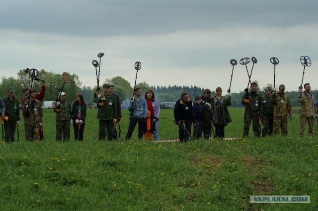 Искатели сокровищ на крымских пляжах