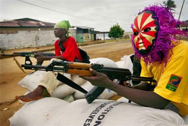 Веселенькие прикиды африканских ополченцев
