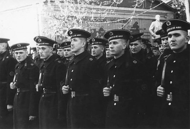 "Офицеры" "орденоносной" эстрады
