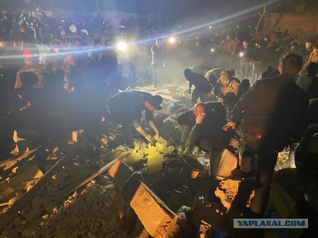 Война в Карабахе продолжает набирать обороты: под обстрелом Гянджа и Степанакерт
