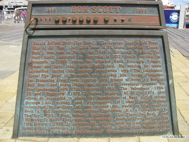 Могила Бона Скотта