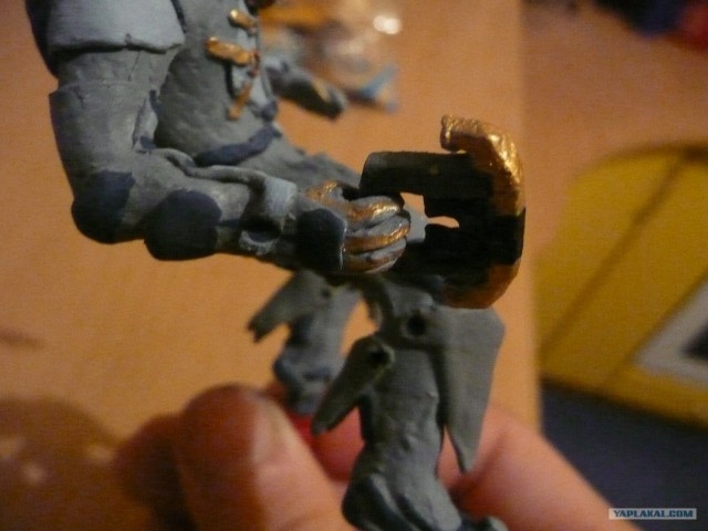 Айзек Кларк.