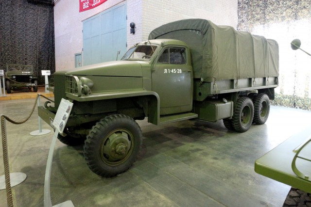 ЗИЛ-131 – зачем была нужна такая большая машина с 6x6 WD