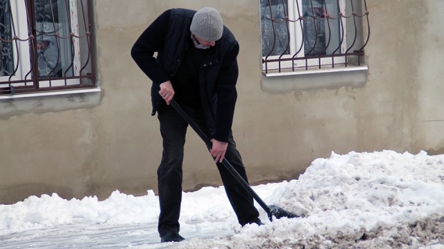 "А в следующий раз что?". В Саратове приняли границы уборки вокруг домов