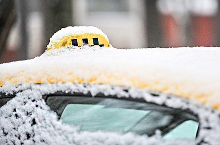 Таксопарки жалуются на резко возросшие штрафы за неоплаченную парковку в Москве