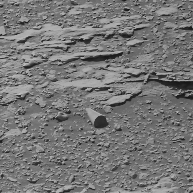 Curiosity нашел цилиндр на Марсе