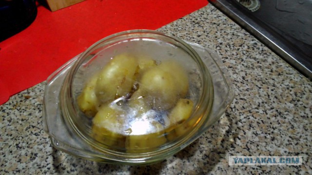 Картофель в микроволновке
