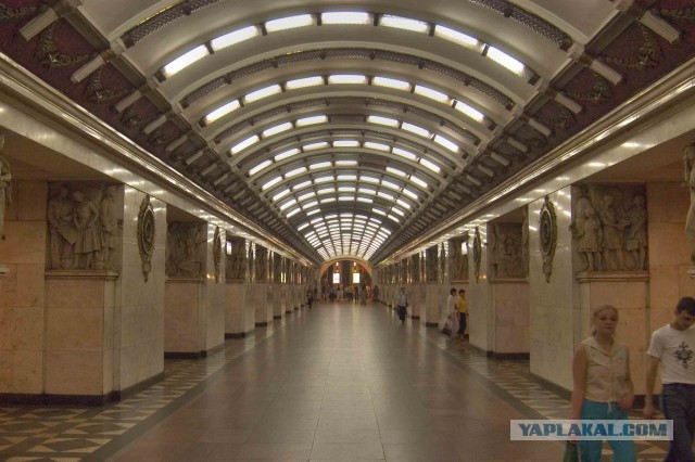 Необычное: московское и питерское метро без людей