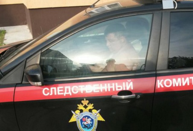 В Петербурге уволили сотрудника СК, катавшегося пьяным в трусах на служебном автомобиле