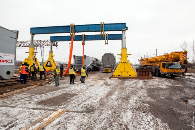 Транспортировка корпуса ядерного реактора через Великий Новгород