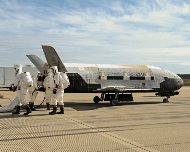 Будущее наступает. Илон Маск показал почти собранную ракету-носитель Falcon Heavy