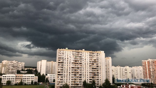В Москве начался ад. На улицу без надобности лучше не выходить — сдует. Или смоет