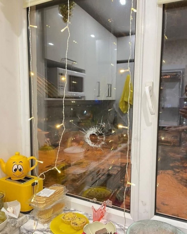 Сигнальная ракета прилетела в новогоднюю ночь в окно семье из Петропавловска-Камчатского