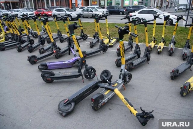 В Госдуме хотят обязать электросамокатчиков заключать договор ОСАГО