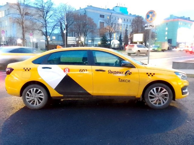 Lada Aura начала появляться в такси