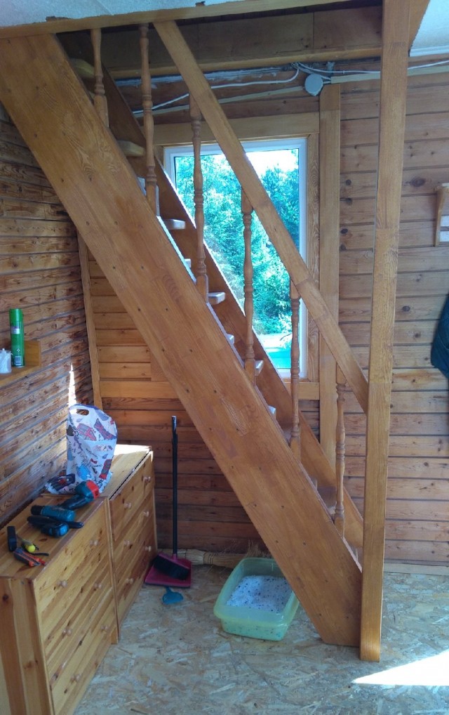 Лестницы в двухэтажном доме. Почему их надо "строить" до постройки самого дома