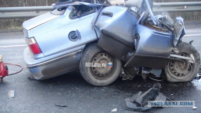 Как сделать свой автомобиль короче в два раза немного поспешив на трассе.