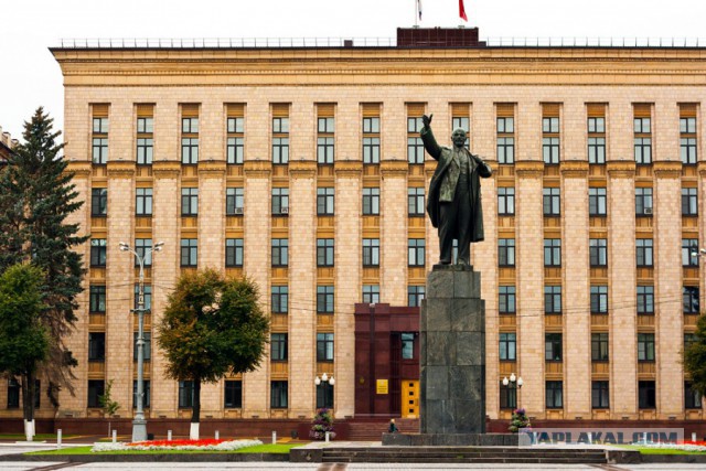 Памятники Ленину