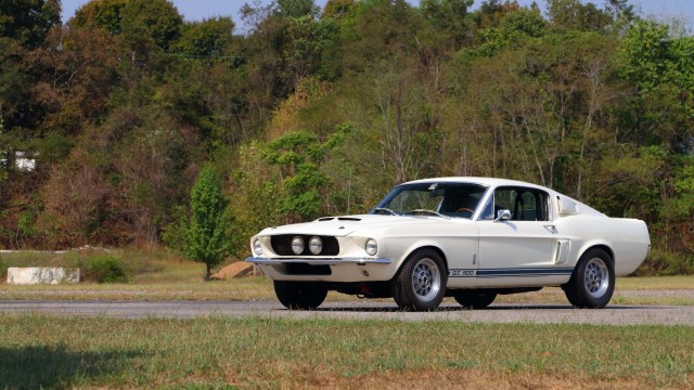 10 самых дорогих автомобилей аукциона Mecum за 2022 год.