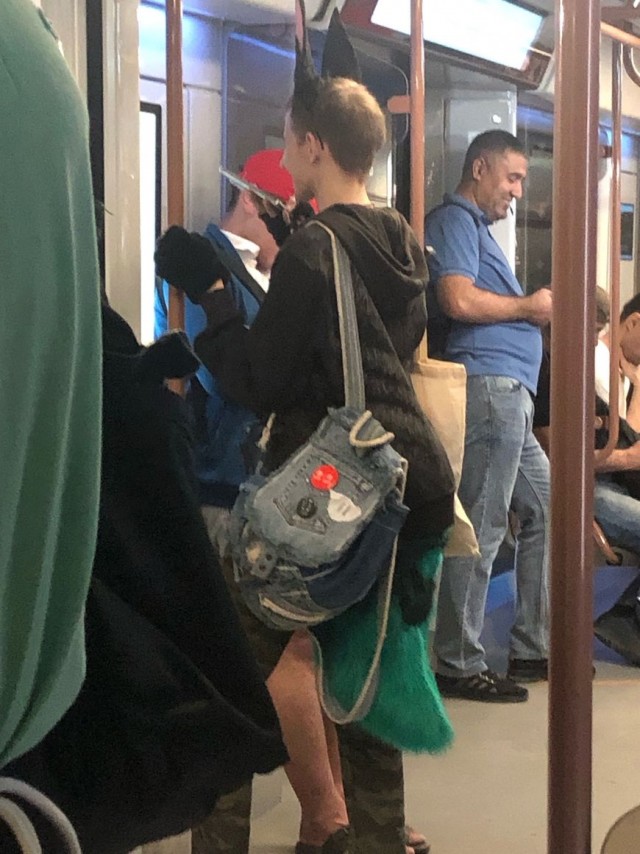 Свежая порция "модников" из нашего метро