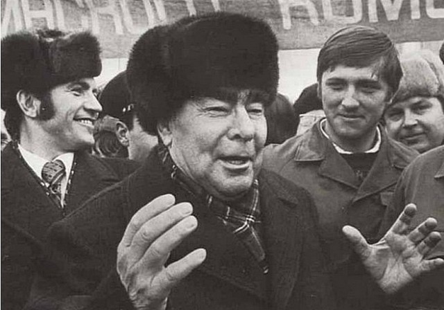 Кто, кто?! Ильич в пальто!