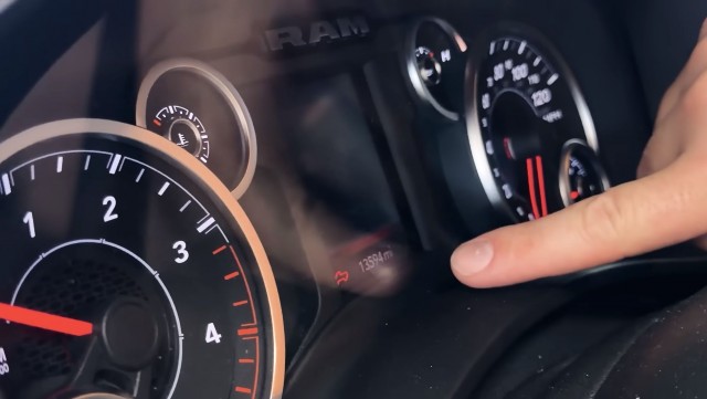 В США ошибка с заправкой стоила владельцу Ram 2500 Cummins не только нервов, но и самого автомобиля.Ремонт оценили в $50 тысяч