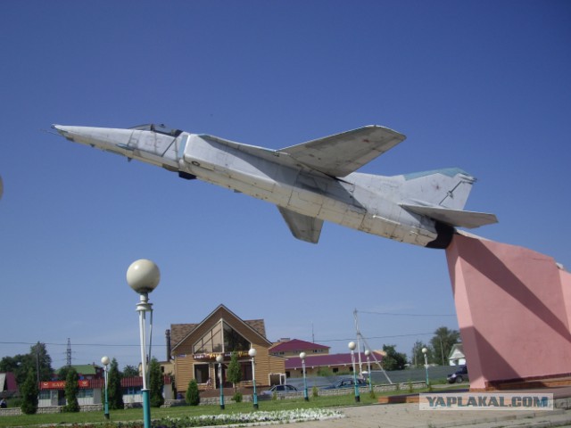 20 самых интересных авиапамятников