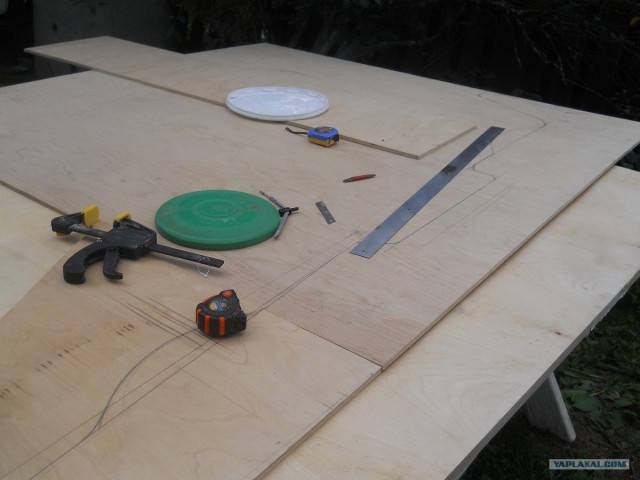 Кровать в форме машины.