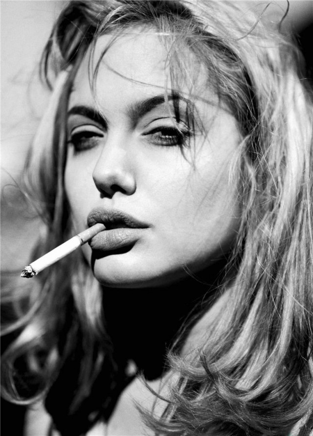 Звездные женщины и сигареты  +18