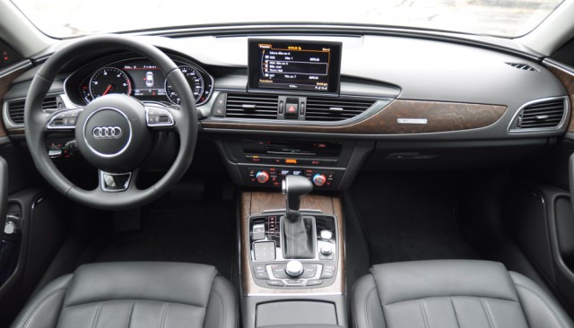 Салон серийной Lada Vesta рассекретили
