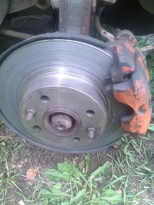 Посмотрите ,почему пищат тормоза.