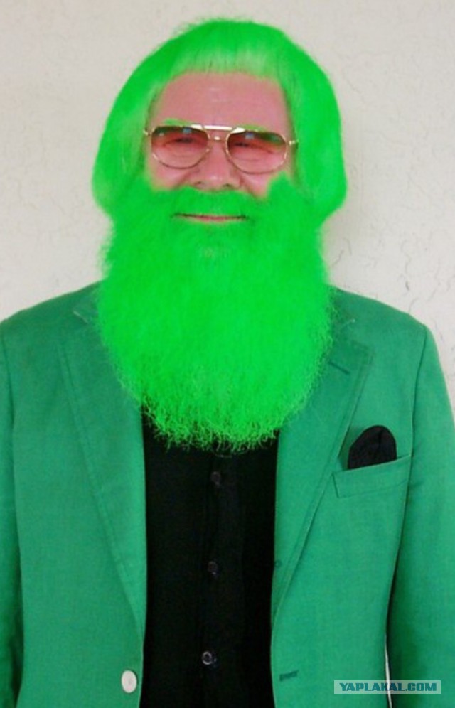 Пародия зеленые. Кислотно зеленые волосы. Зелёные волосы у мужчин. Кислотно зеленые волосы мужские. Мужик с зелеными волосами.