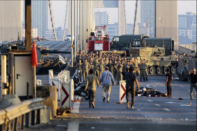В Анкаре стрельба и попытка военного переворота