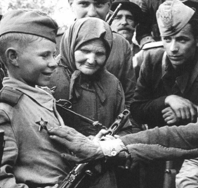 Черно-белые сороковые... Война и весь Мир