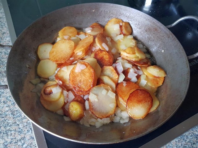 Жареный картофель. Кулинария.