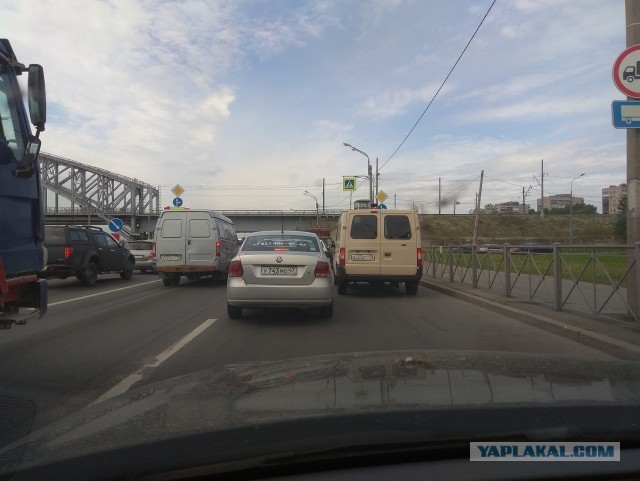 В Госдуме предложили штрафовать мотоциклистов за езду между рядами