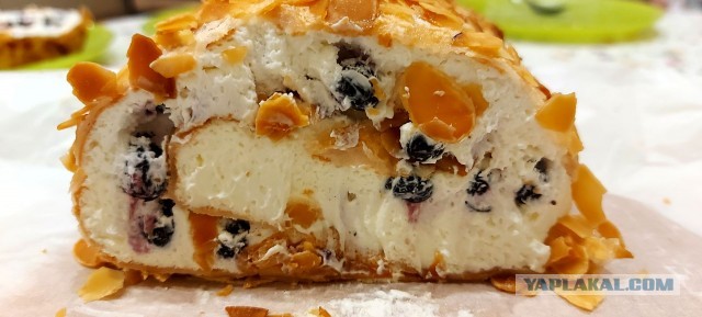 Рулет меренговый