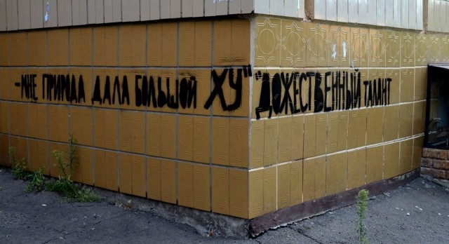 Девушке снова нужен мастер с большим инструментом!