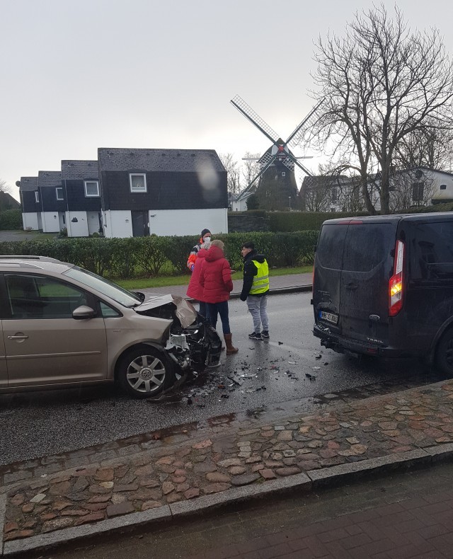 Мобильный телефон за рулём