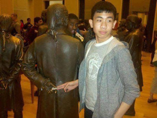 Приколы со скульптурами.