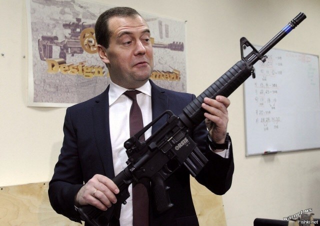 Ким Чен Ын с калашом и в кожанке задаёт фэшн-тренд в этом милитари мире