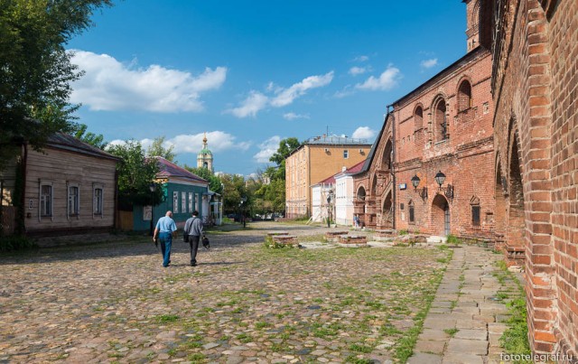 Заброшенная древняя улица в центре Москвы