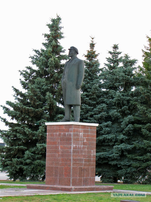 Памятники Ленину