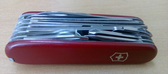 Нож Victorinox SwissChamp: что для чего