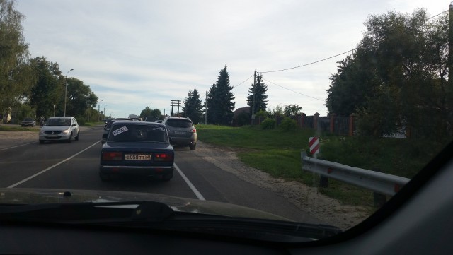 Калужанину разбили голову, когда он не пропустил обочечника