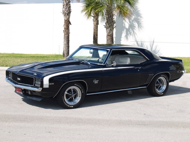 Шеви Камаро в стиле "Джекил и Хайд"