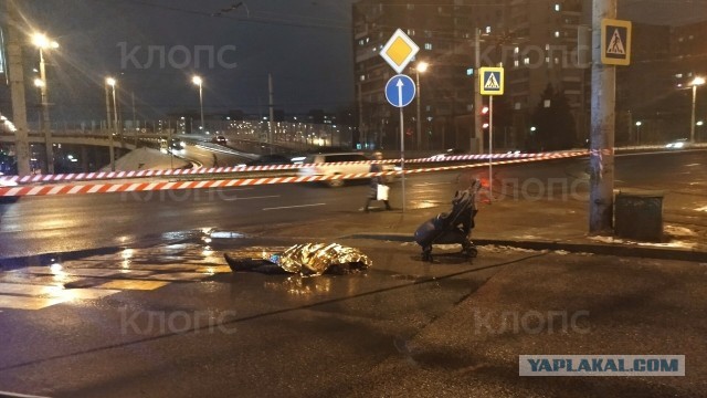 Грузовик задавил маму, а ребенка в коляске протащил 30 метров