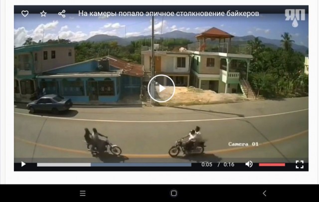 На камеры попало эпичное столкновение байкеров