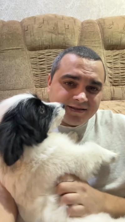 Как Зефир объединил мир. Щенка, спасённого на трассе, завалили подарками